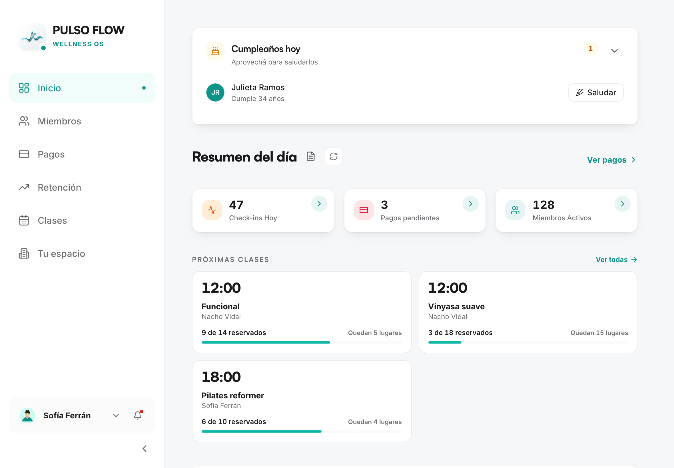 Panel con check-ins de hoy, pagos pendientes y miembros activos